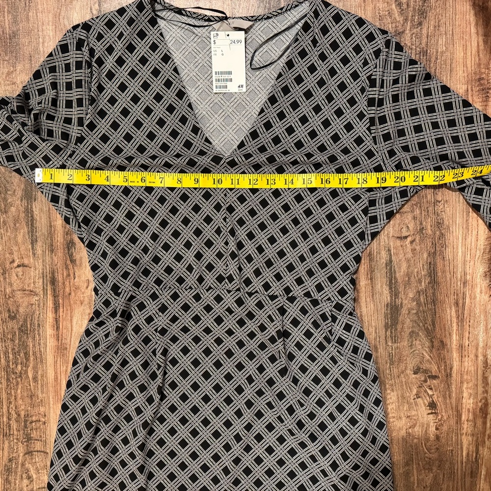 NWT H&M Beige & Black Geometric Wrap Dress - Picture 5 of 9